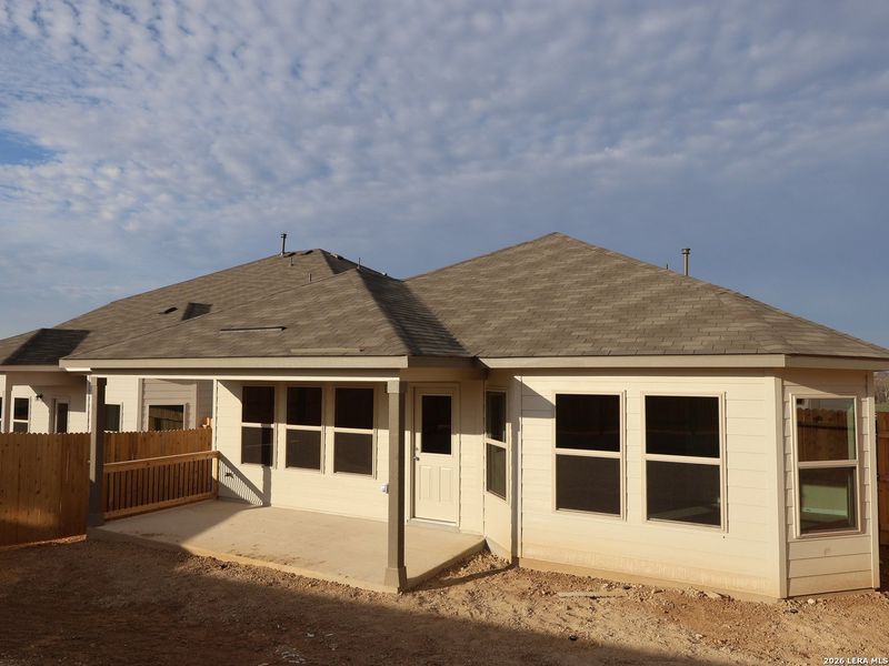 Exterior details and patio area of a home in Mesquite Ridge, San Antonio (Image 4).