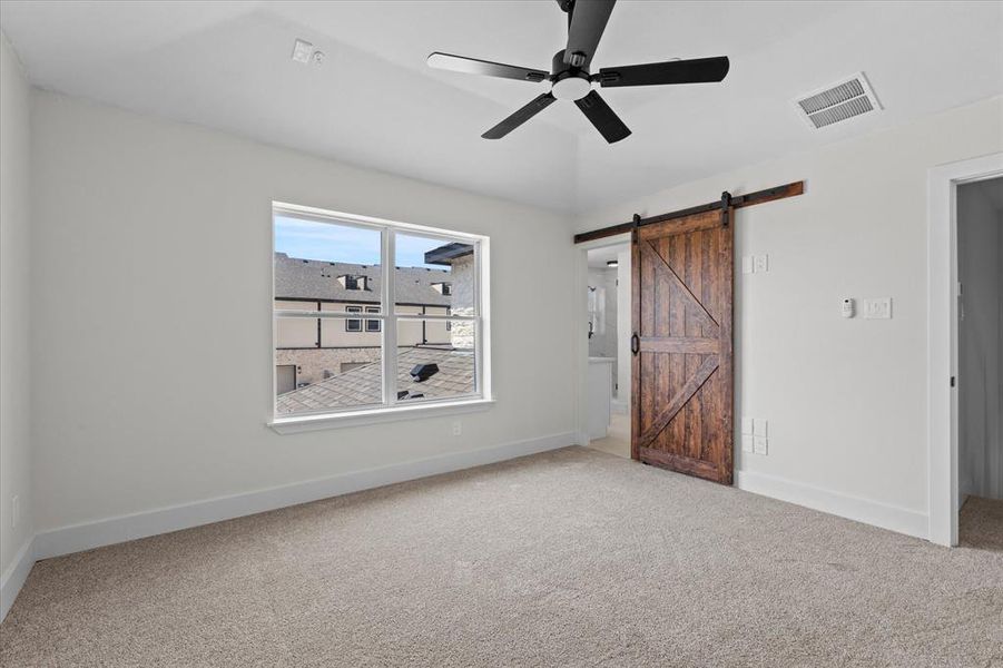 Spacious, unfurnished interior of a new home in , Rowlett (Image 13).
