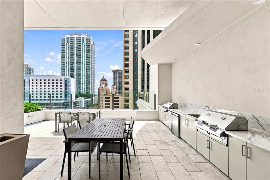 Condo located in St. Petersburg, FL showcasing its design and architecture (Image 45).