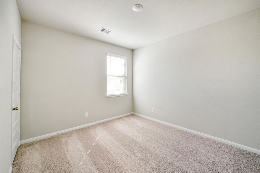 Spacious, unfurnished interior of a new home in Anderson Lake, Houston (Image 30).