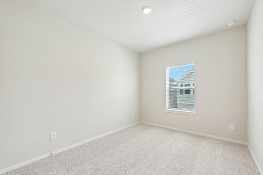 Spacious, unfurnished interior of a new home in Kemah Crossing - City Series, Kemah (Image 26).