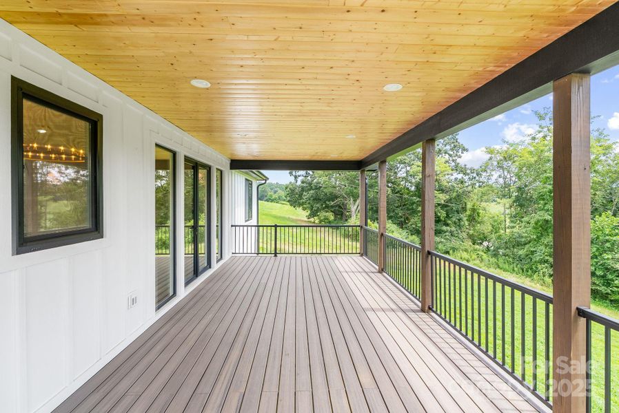 Spacious, unfurnished interior of a new home in , Mills River (Image 22).