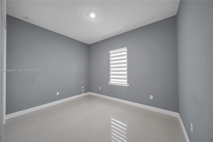 Spacious, unfurnished interior of a new home in , Lehigh Acres (Image 24).