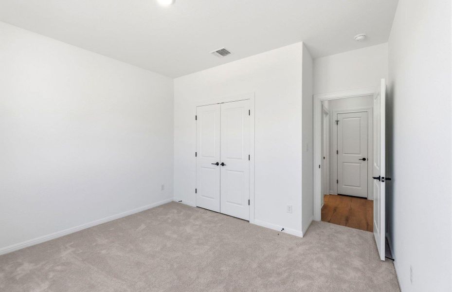 Spacious, unfurnished interior of a new home in Crescent Bluff, Georgetown (Image 31). Spacious, unfurnished interior of a new home in Crescent Bluff, Georgetown (Image 31).