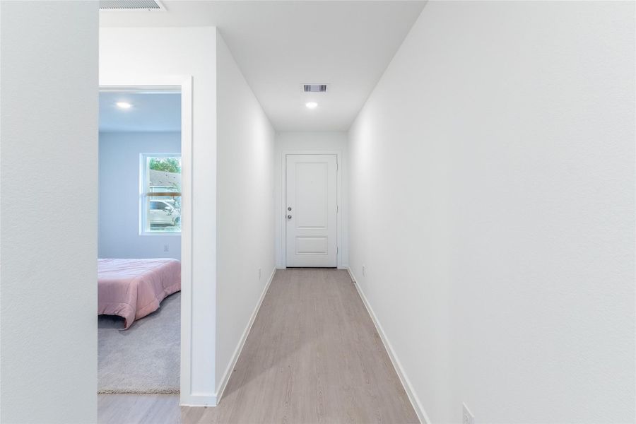 Spacious, unfurnished interior of a new home in Pinewood Trails, Cleveland (Image 24). Spacious, unfurnished interior of a new home in Pinewood Trails, Cleveland (Image 24).