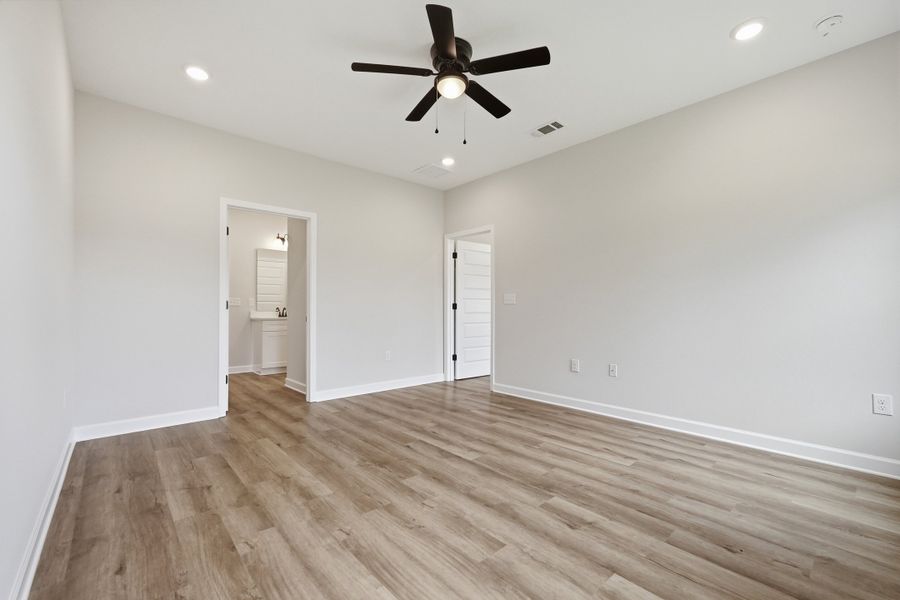 Spacious, unfurnished interior of a new home in Barton's Bend, Crestview (Image 39). Spacious, unfurnished interior of a new home in Barton's Bend, Crestview (Image 39).