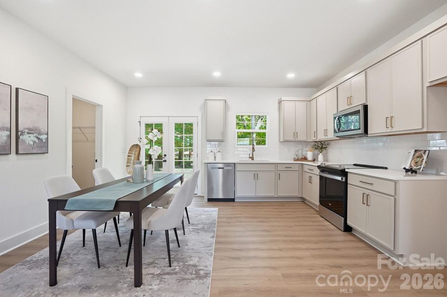Kitchen & Dining Area