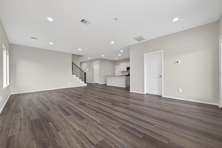 Spacious, unfurnished interior of a new home in Water Crest on Lake Conroe, Conroe (Image 40).