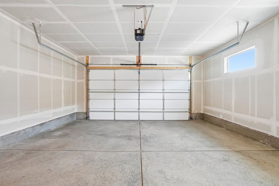 Spacious, unfurnished interior of a new home in Union Colony West, Greeley (Image 18).