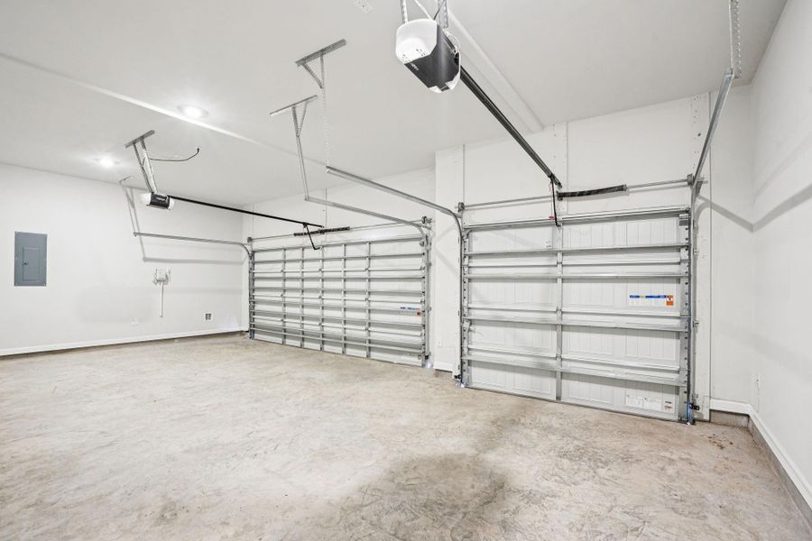 Spacious, unfurnished interior of a new home in Del Bello Lakes 60', Manvel (Image 42).