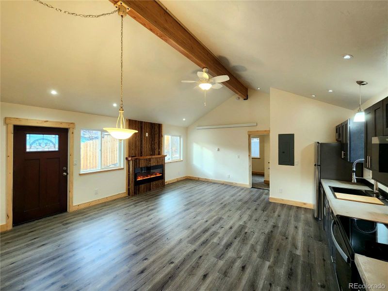 Spacious, unfurnished interior of a new home in , Downieville-Lawson-Dumont (Image 19).