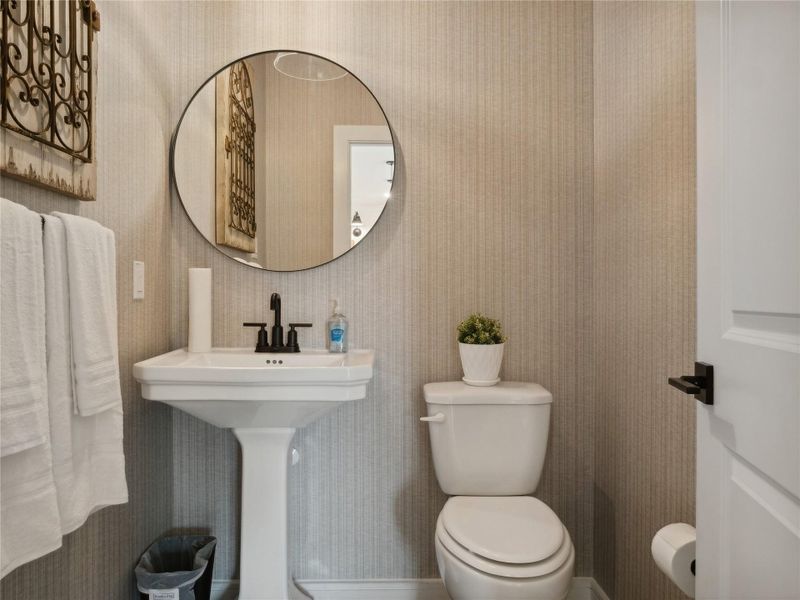 Half bath (*Photo not of actual home and used for illustration purposes only.) Half bath (*Photo not of actual home and used for illustration purposes only.)