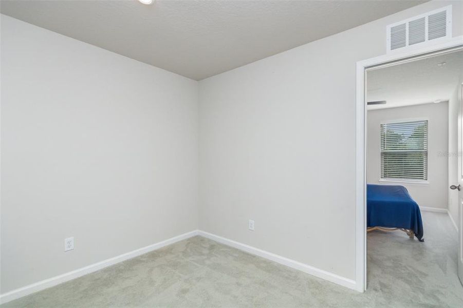 Spacious, unfurnished interior of a new home in , Clermont (Image 21).
