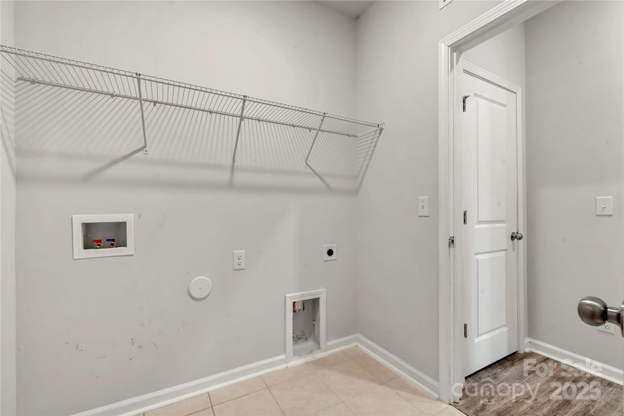 Spacious, unfurnished interior of a new home in , Denver (Image 33).