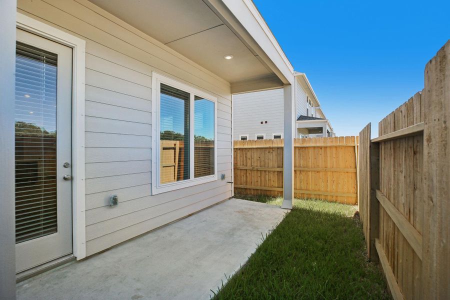 Exterior details and patio area of a home in Kemah Crossing - Luxe Series, Kemah (Image 2).
