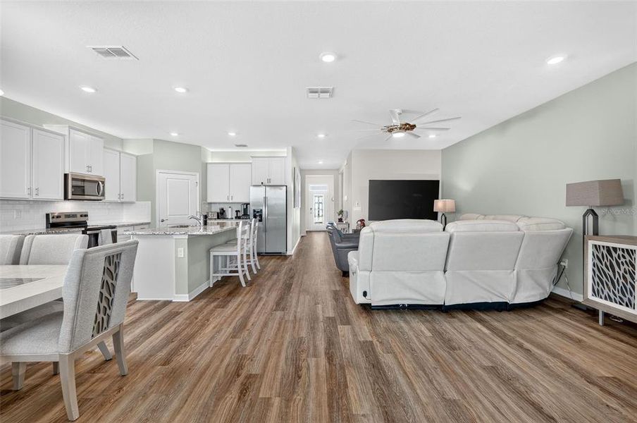 Furnished interior view inside a new home in Star Farms at Lakewood Ranch, Bradenton (Image 46). Furnished interior view inside a new home in Star Farms at Lakewood Ranch, Bradenton (Image 46).
