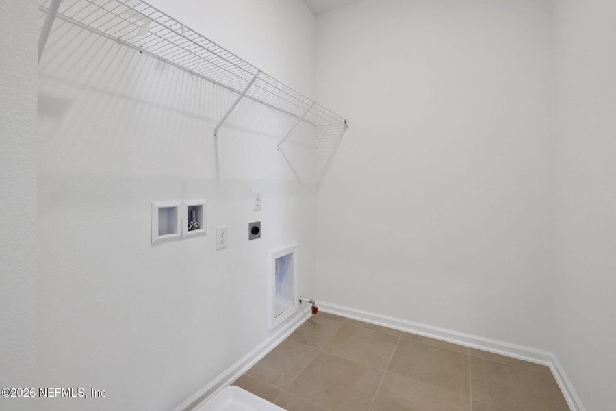 Spacious, unfurnished interior of a new home in Brook Forest, St. Augustine (Image 31).