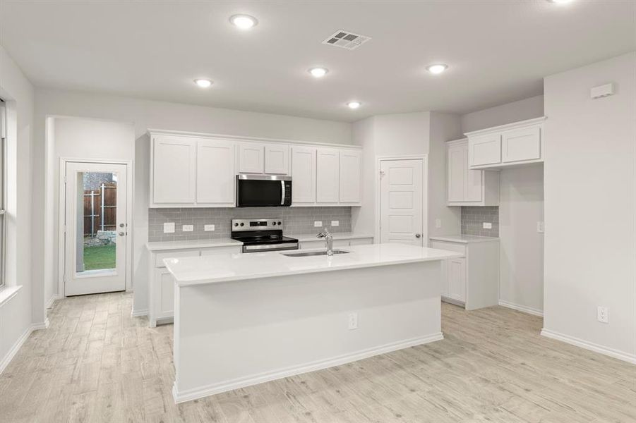 14. 3118 Yellow Pine - Kitchen (2)