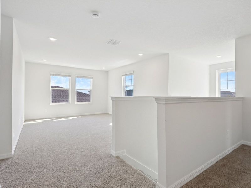 Spacious, unfurnished interior of a new home in The Reserve at Twin Lakes, St. Cloud (Image 10).