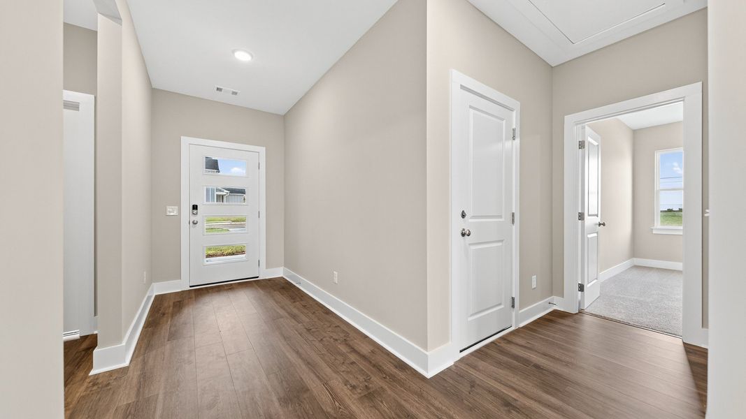 Spacious, unfurnished interior of a new home in McClure Farms, Columbia (Image 39).