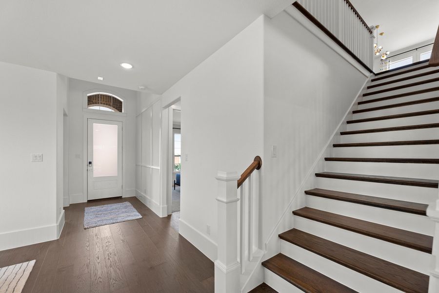 Foyer with decorative feature wall