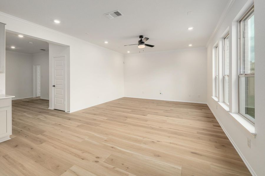Spacious, unfurnished interior of a new home in River Bluff, Leander (Image 23).