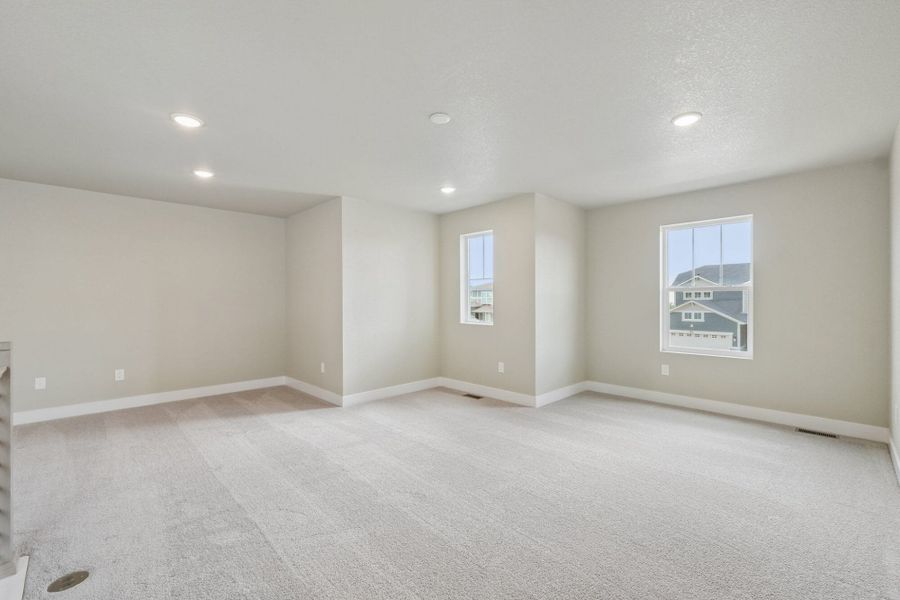 Spacious, unfurnished interior of a new home in The Trails at Aspen Ridge, Colorado Springs (Image 35).