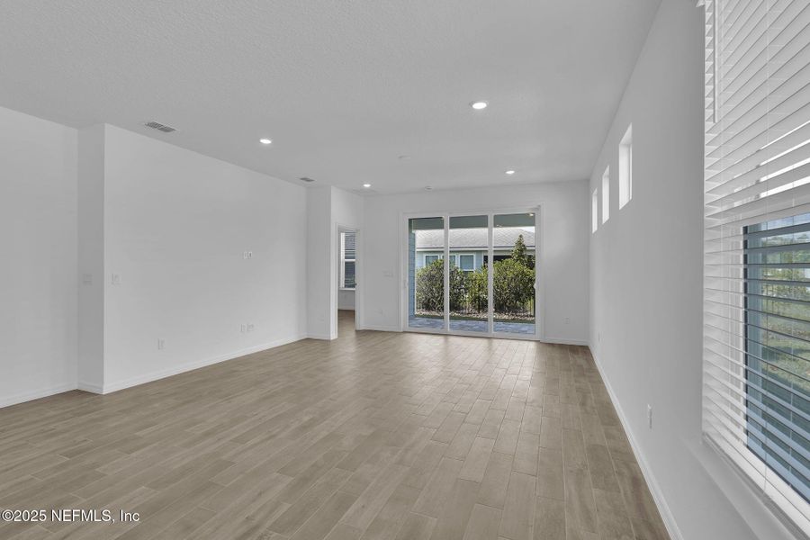 Spacious, unfurnished interior of a new home in , Yulee (Image 26).