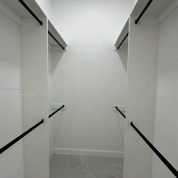 Spacious, unfurnished interior of a new home in , Lehigh Acres (Image 12).