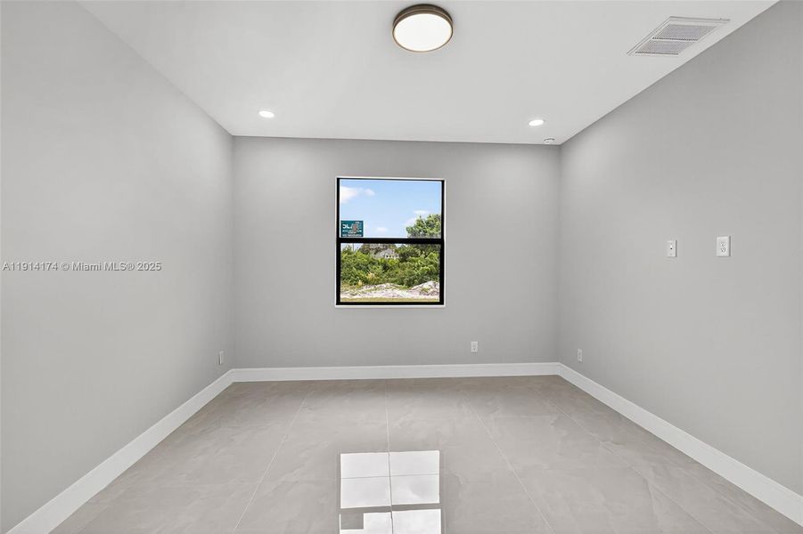 Spacious, unfurnished interior of a new home in , Lehigh Acres (Image 36).
