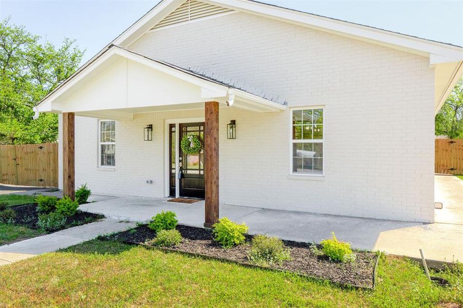 Exterior details and patio area of a home in , Bridgeport (Image 3).