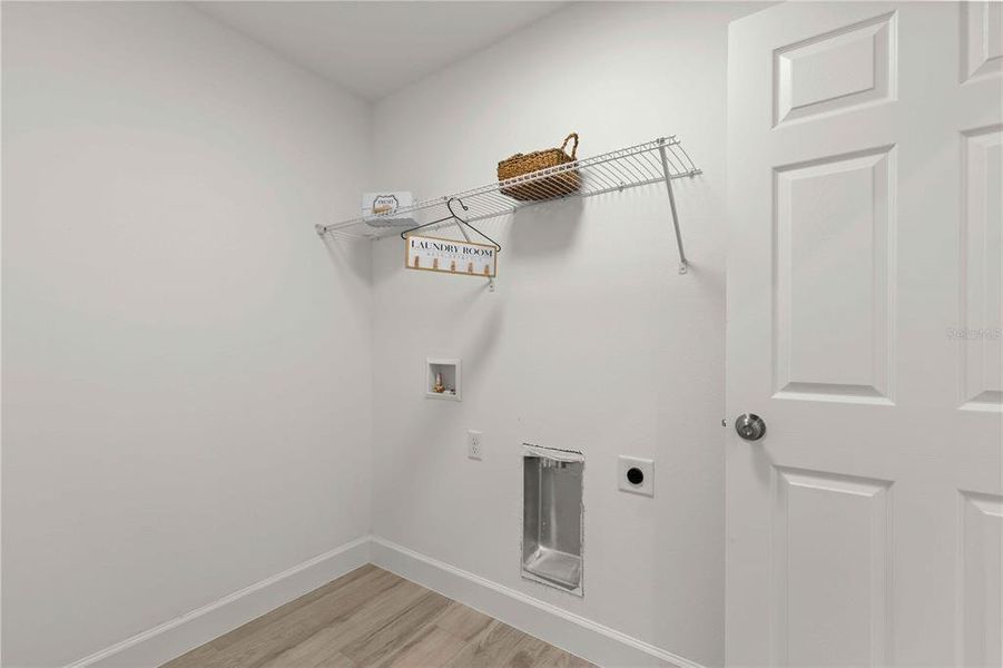 Spacious, unfurnished interior of a new home in , Dunnellon (Image 26).