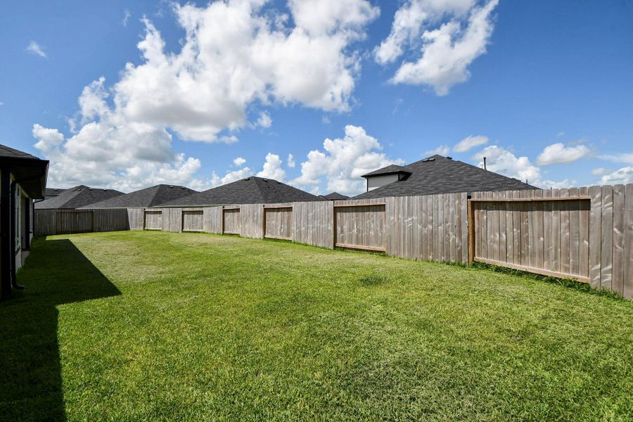 Exterior details and patio area of a home in , Rosenberg (Image 24).