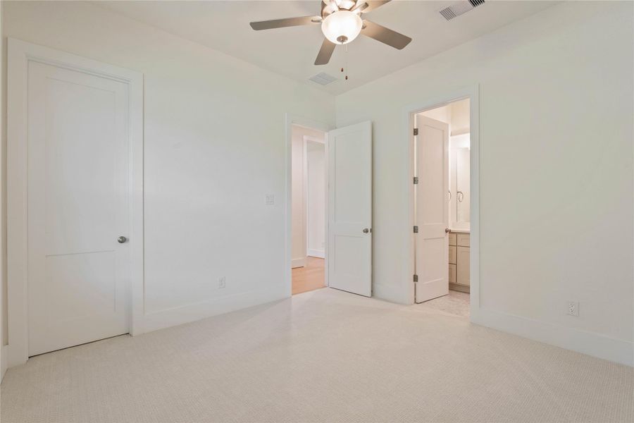 Spacious, unfurnished interior of a new home in Chapel Bend, Montgomery (Image 22).