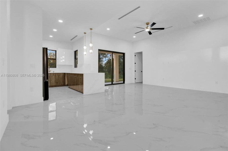 Spacious, unfurnished interior of a new home in , Lehigh Acres (Image 14).
