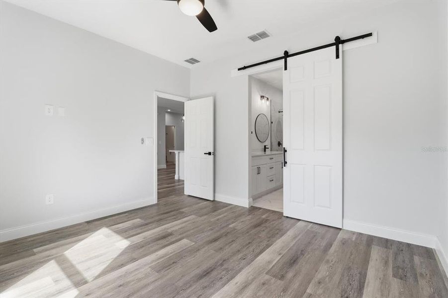 Spacious, unfurnished interior of a new home in , Citrus Springs (Image 34).