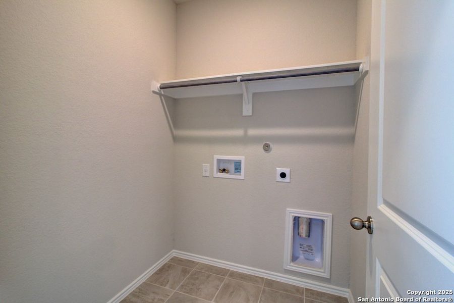 Spacious, unfurnished interior of a new home in Prairie Green, Converse (Image 15).