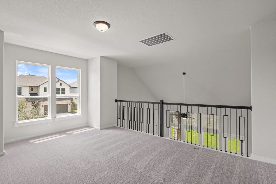 Spacious, unfurnished interior of a new home in Wolf Ranch, Georgetown (Image 40).