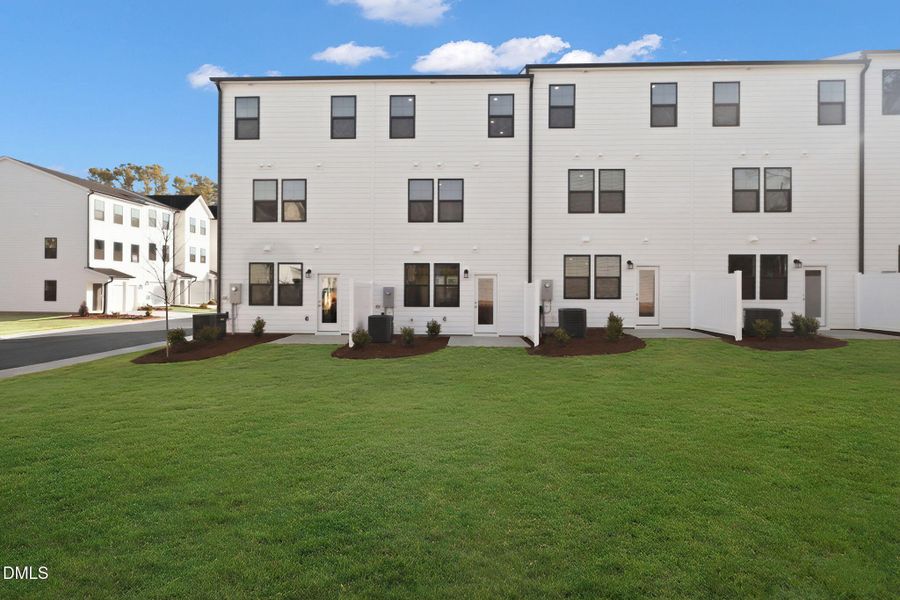 SUN_ElmGrove_Pic_Jackson_QMI_25_Back_1of