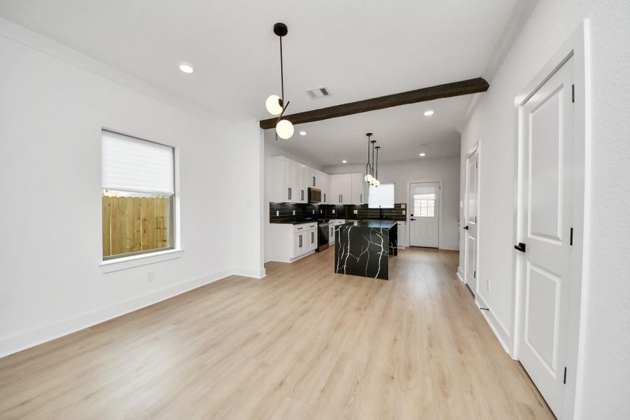 Spacious, unfurnished interior of a new home in , Houston (Image 17).