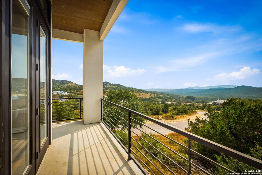 Exterior details and patio area of a home in , San Antonio (Image 3).