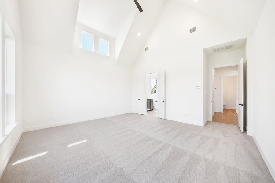 Spacious, unfurnished interior of a new home in Winding Creek, Rockwall (Image 31).