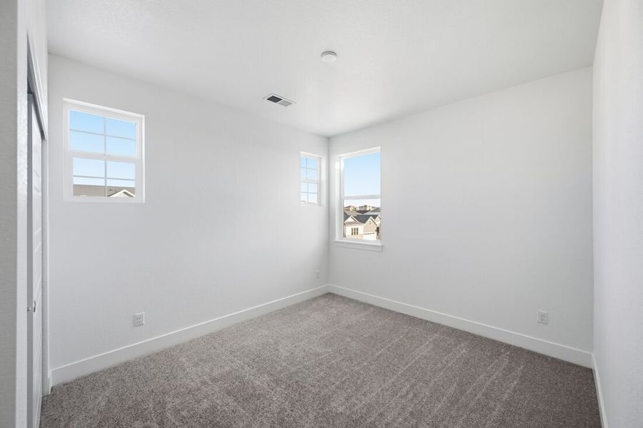 Spacious, unfurnished interior of a new home in Trailstone, Arvada (Image 25).