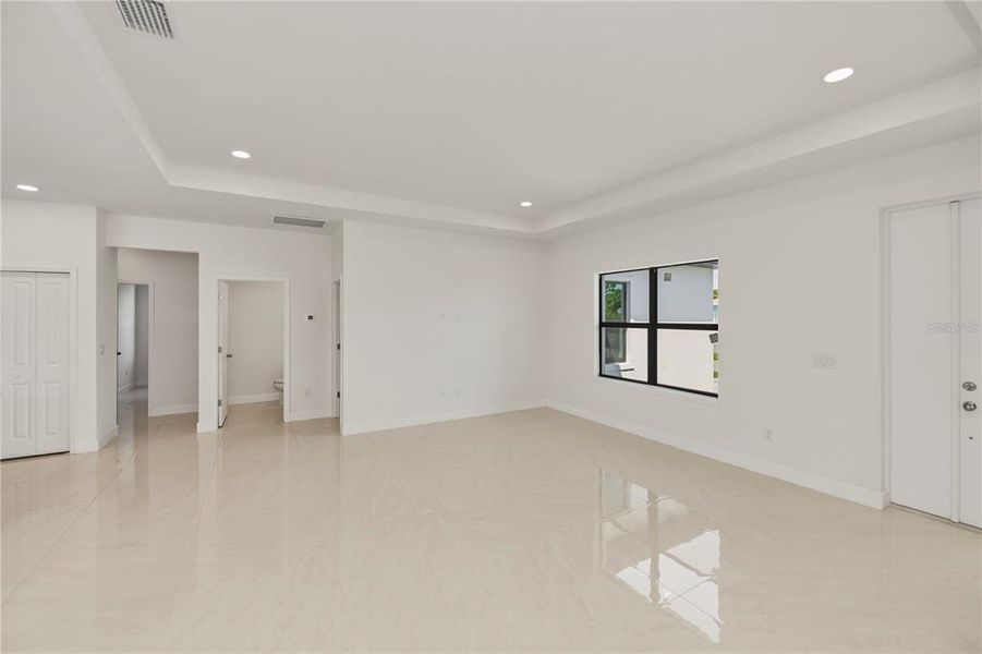 Spacious, unfurnished interior of a new home in , Port Charlotte (Image 36).