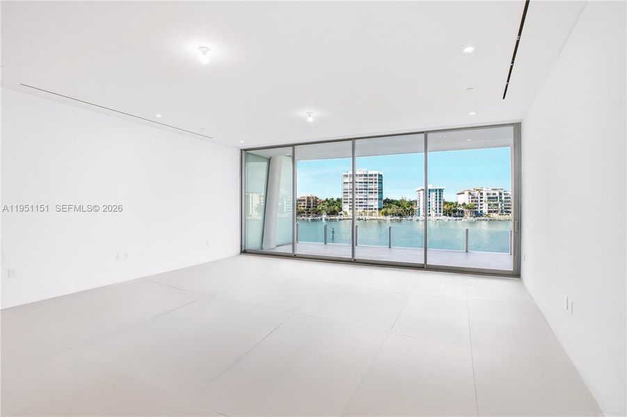 Spacious, unfurnished interior of a new home in , Miami (Image 17).