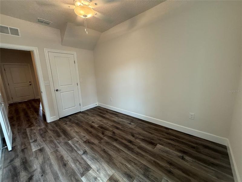 Spacious, unfurnished interior of a new home in , Tampa (Image 34).
