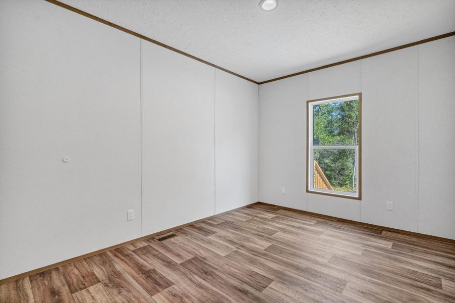 Spacious, unfurnished interior of a new home in , Walterboro (Image 21).