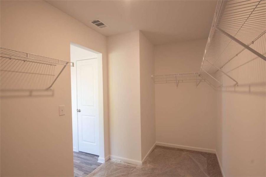 Spacious, unfurnished interior of a new home in Creekside Landing, Dallas (Image 7). Spacious, unfurnished interior of a new home in Creekside Landing, Dallas (Image 7).
