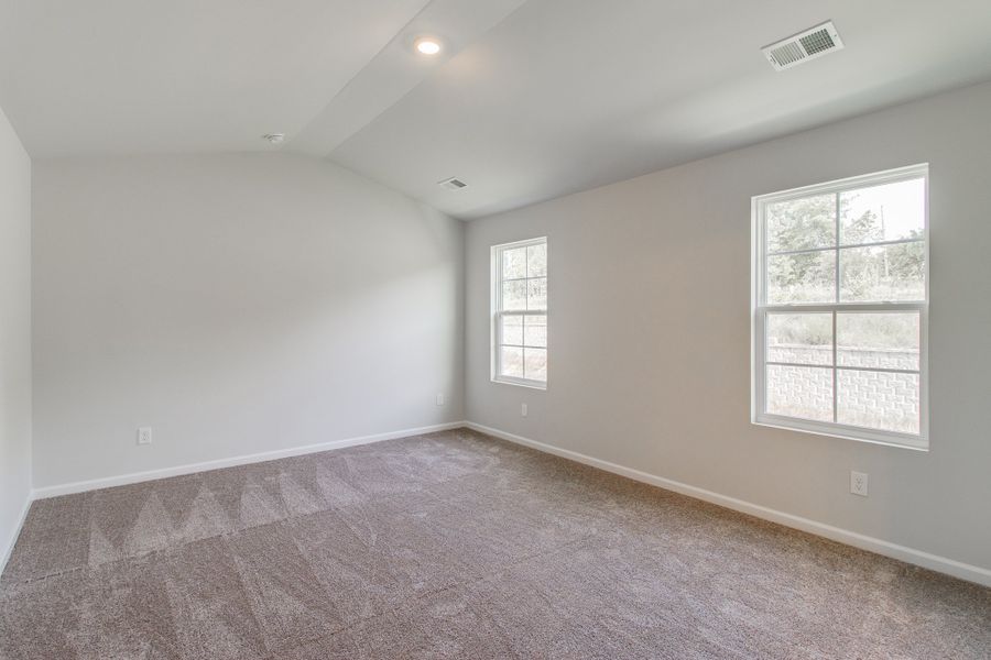 Spacious, unfurnished interior of a new home in Bluefield, Lexington (Image 25).