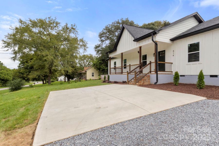 Front exterior of a new home in , Dallas, NC, highlighting curb appeal (Image 21). Front exterior of a new home in , Dallas, NC, highlighting curb appeal (Image 21).